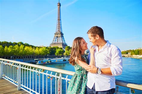 Honeymoon Romance in France: Paris & the French .